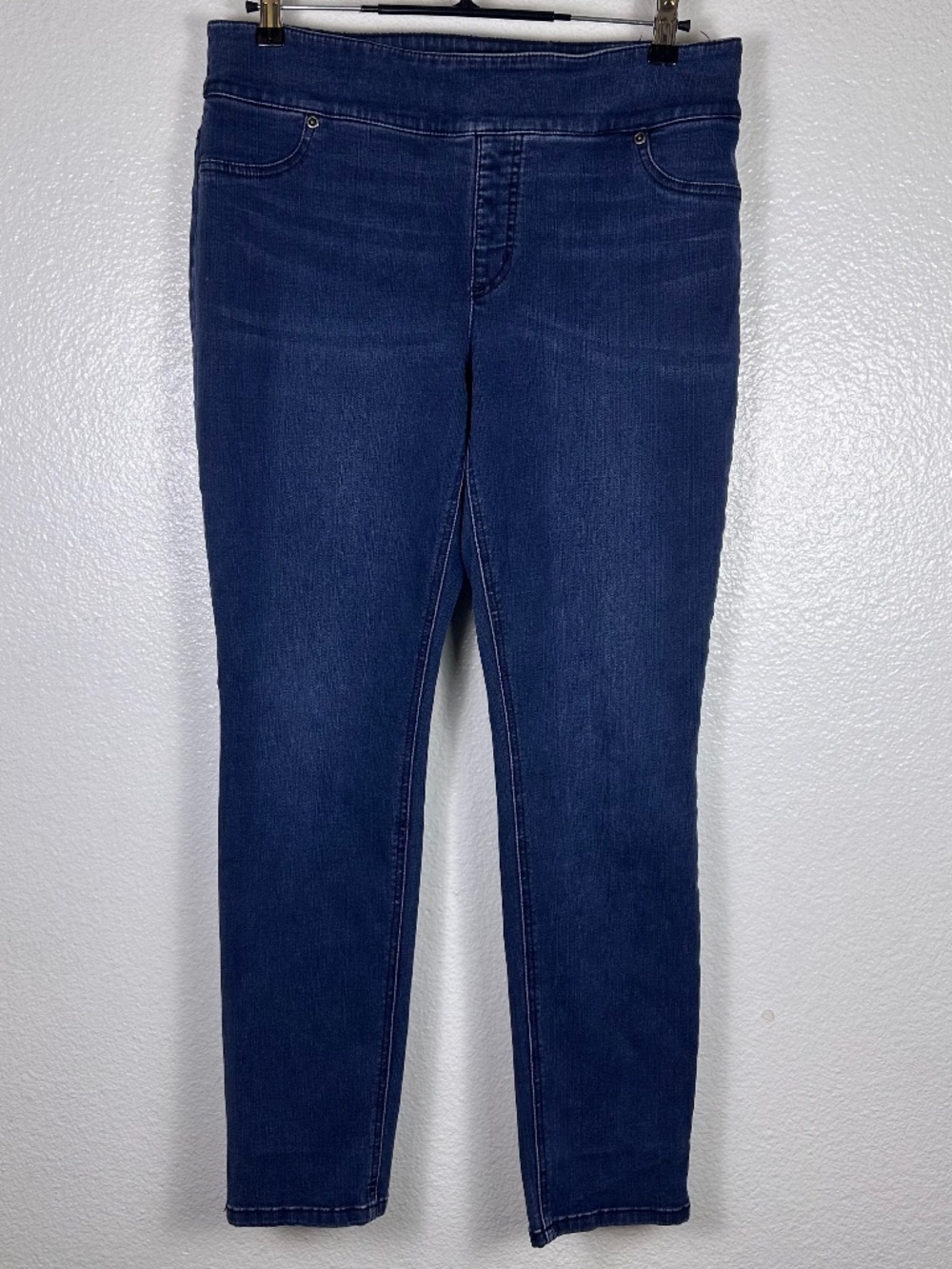 So Slimmng by Chicos Skinny Jeans. Sz Chicos 2 (Woman’s size 12/14).